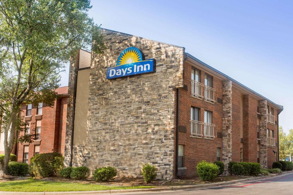 Days Inn by Wyndham Raleigh-Airport-Research Triangle Park Main image 1